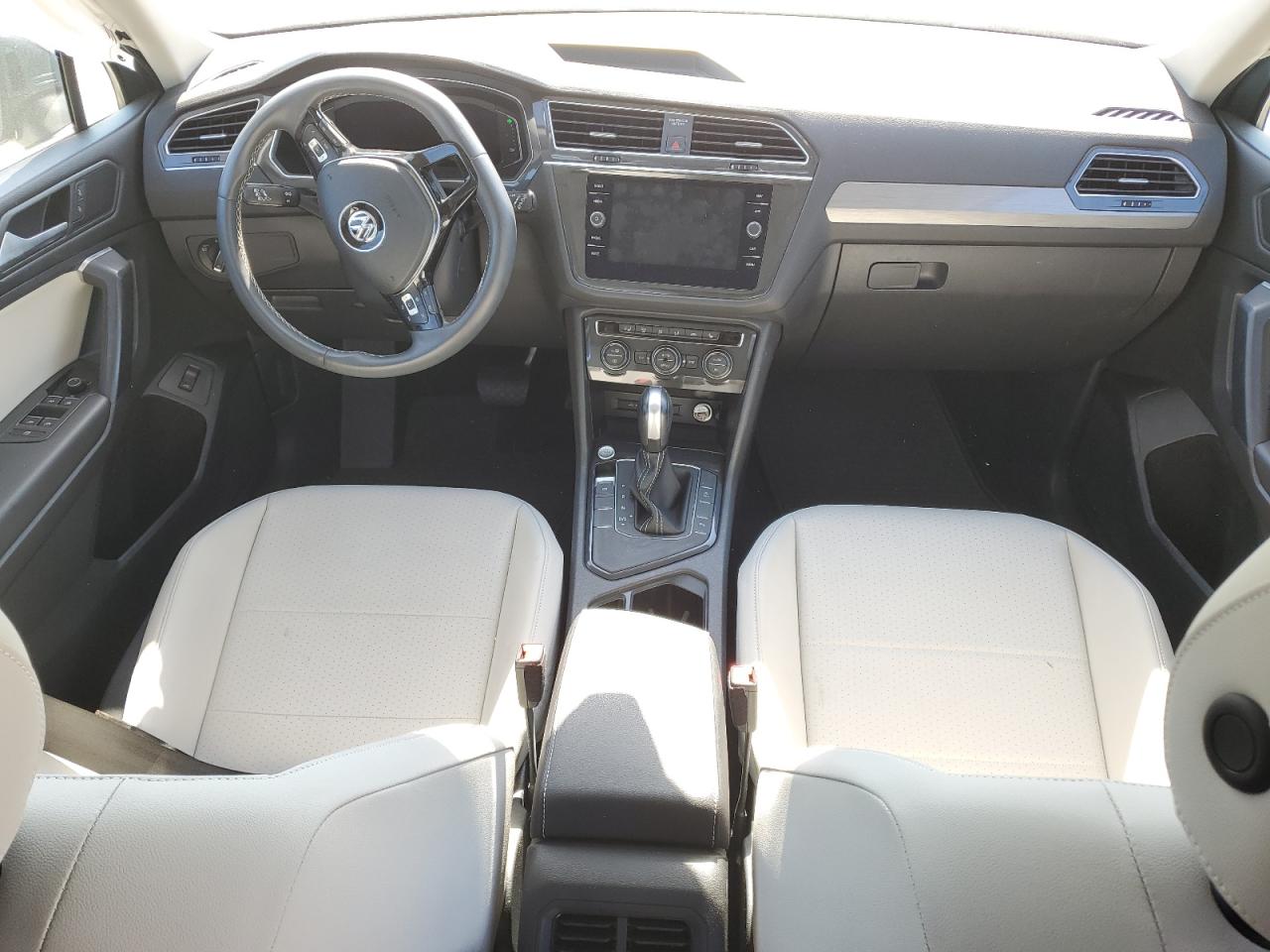 3VV3B7AX3MM137904 2021 Volkswagen Tiguan Se