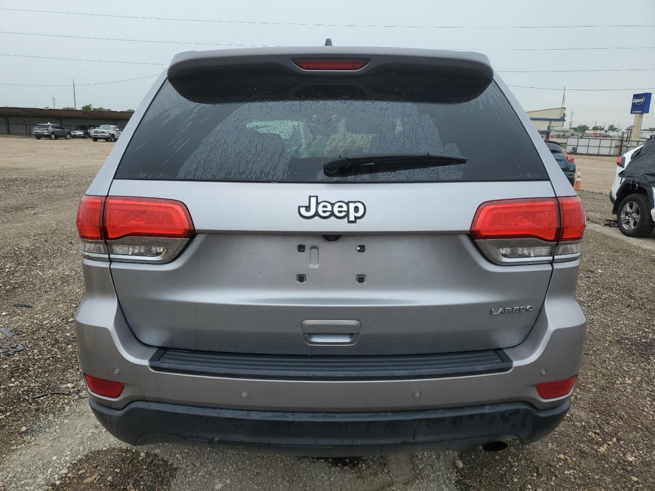 1C4RJEAGXHC685986 2017 Jeep Grand Cherokee Laredo