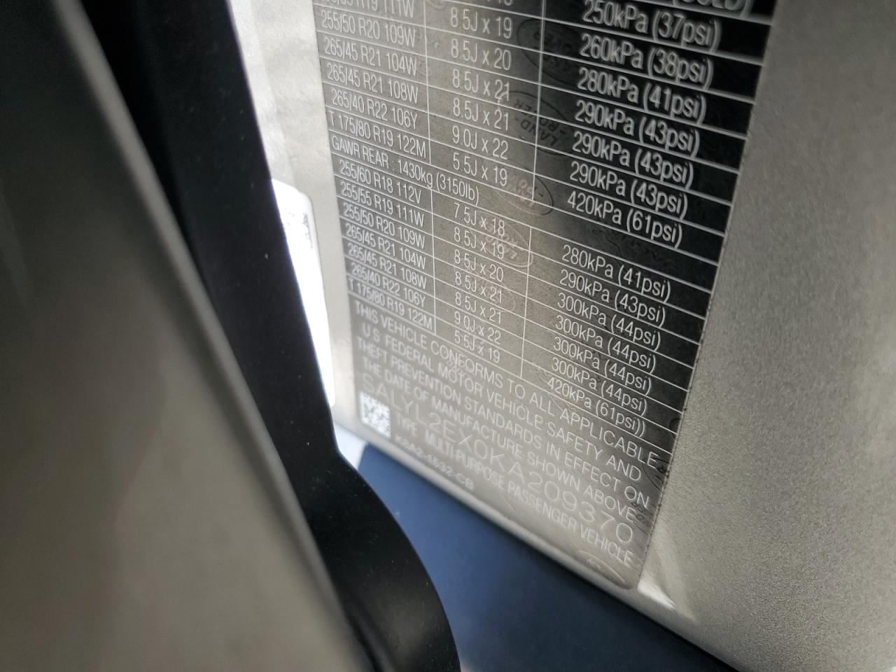 SALYL2EX0KA209370 2019 Land Rover Range Rover Velar R-Dynamic Se