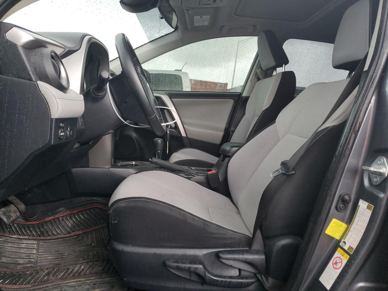 JTMWFREV6HD103994 2017 Toyota Rav4 Xle