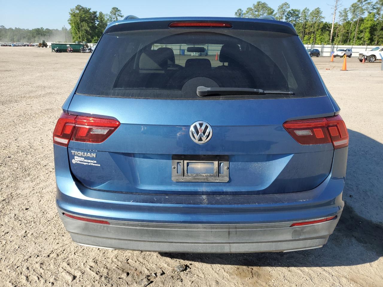 3VV1B7AX1KM043864 2019 Volkswagen Tiguan S