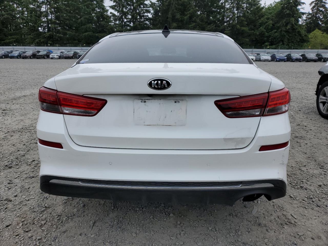 5XXGT4L38JG242070 2018 Kia Optima Lx