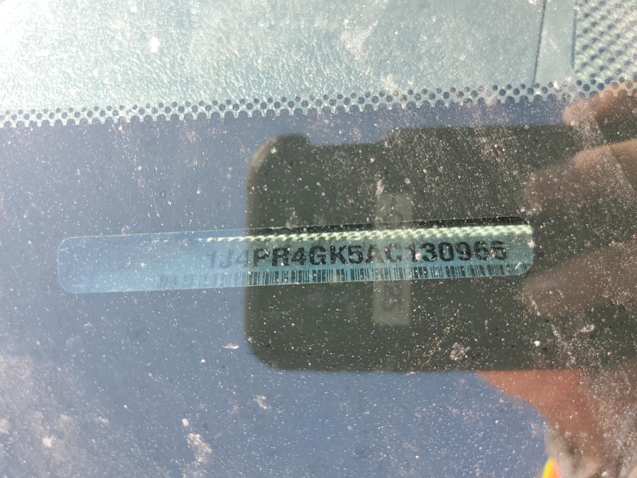 1J4PR4GK5AC130966 2010 Jeep Grand Cherokee Laredo