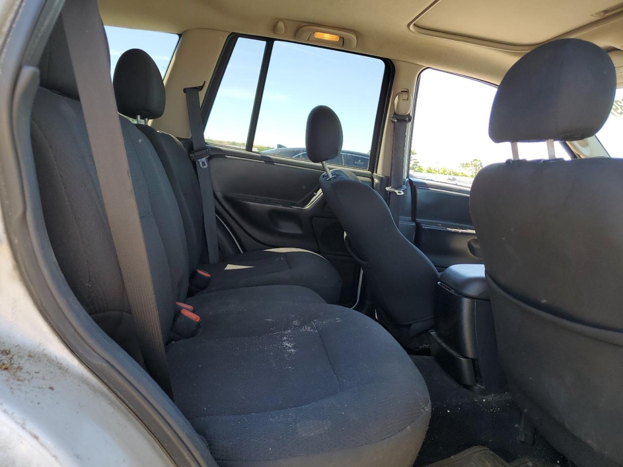 1J4GW48S44C350434 2004 Jeep Grand Cherokee Laredo