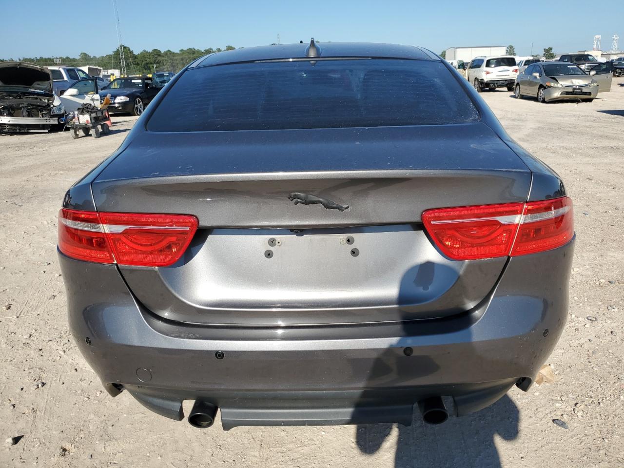 SAJAD4BV2HA972702 2017 Jaguar Xe Premium