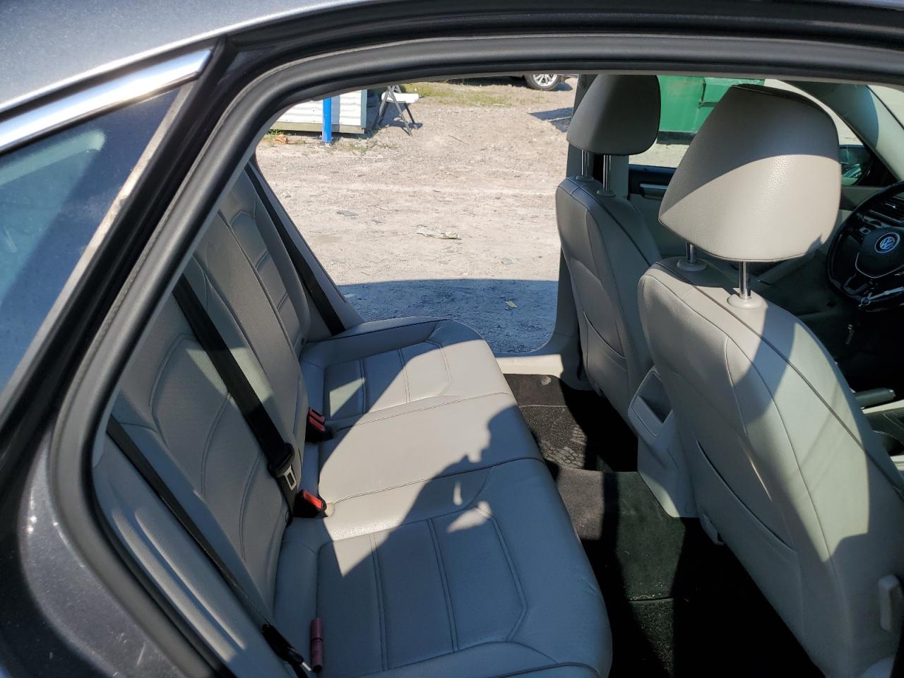 1VWDT7A33HC053812 2017 Volkswagen Passat R-Line