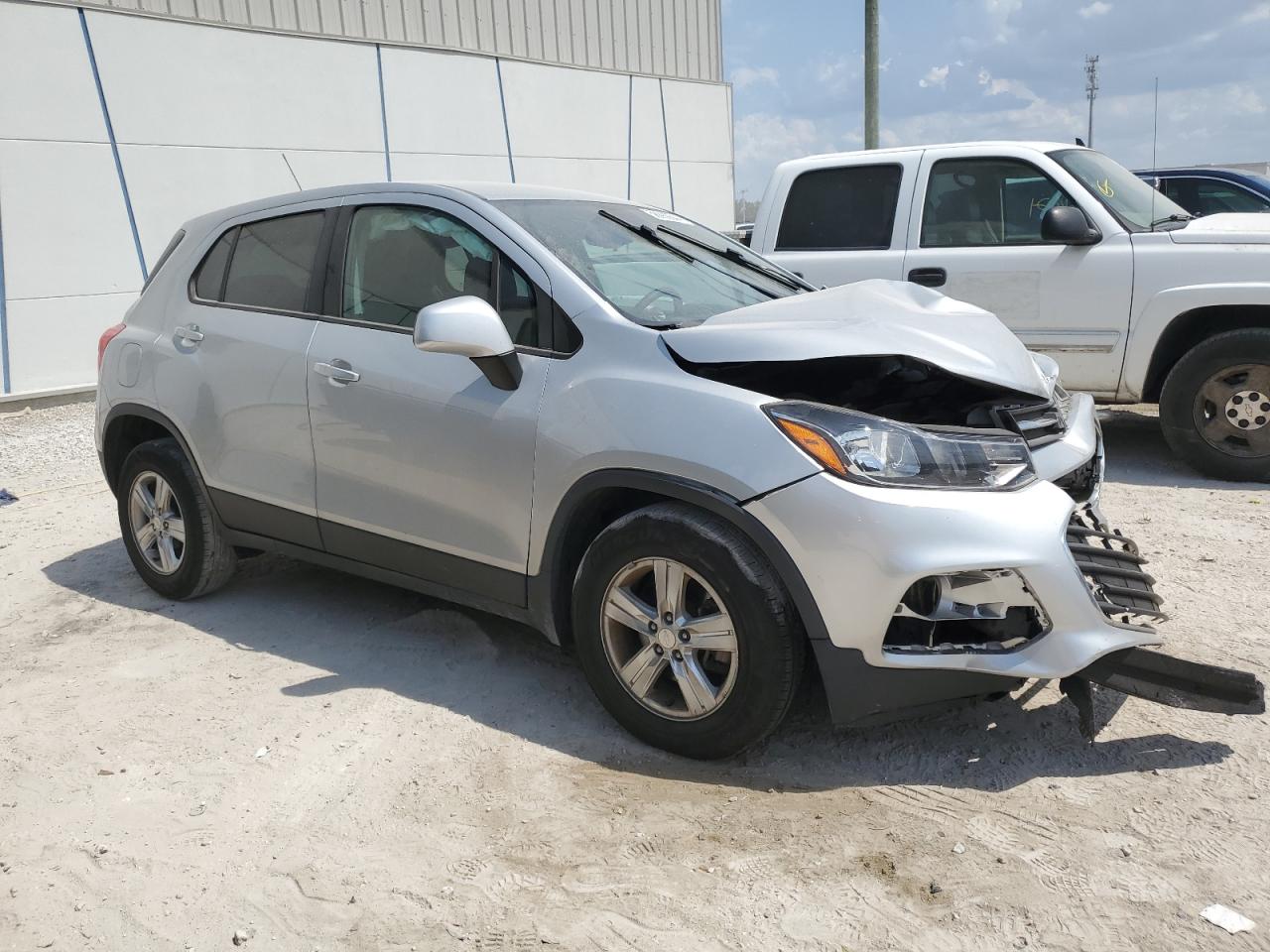 3GNCJKSB5LL141052 CHEVROLET TRAX 2020