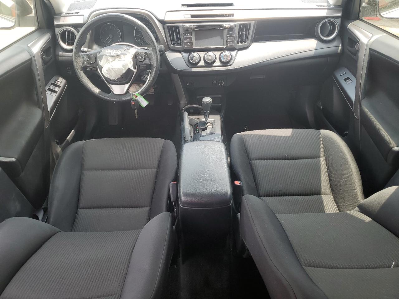 JTMBFREV5HJ120334 2017 Toyota Rav4 Le