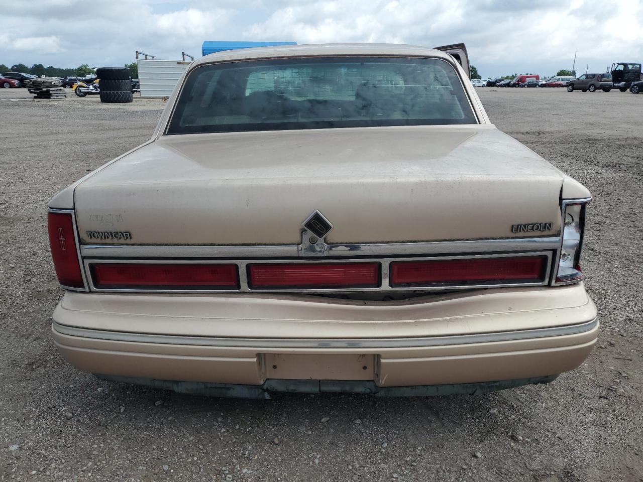 1LNLM81WXTY677108 1996 Lincoln Town Car Executive
