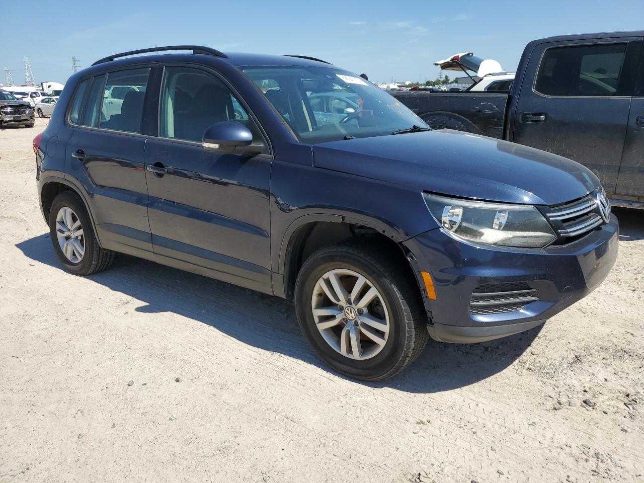 2016 Volkswagen Tiguan S vin: WVGAV7AX8GW559969