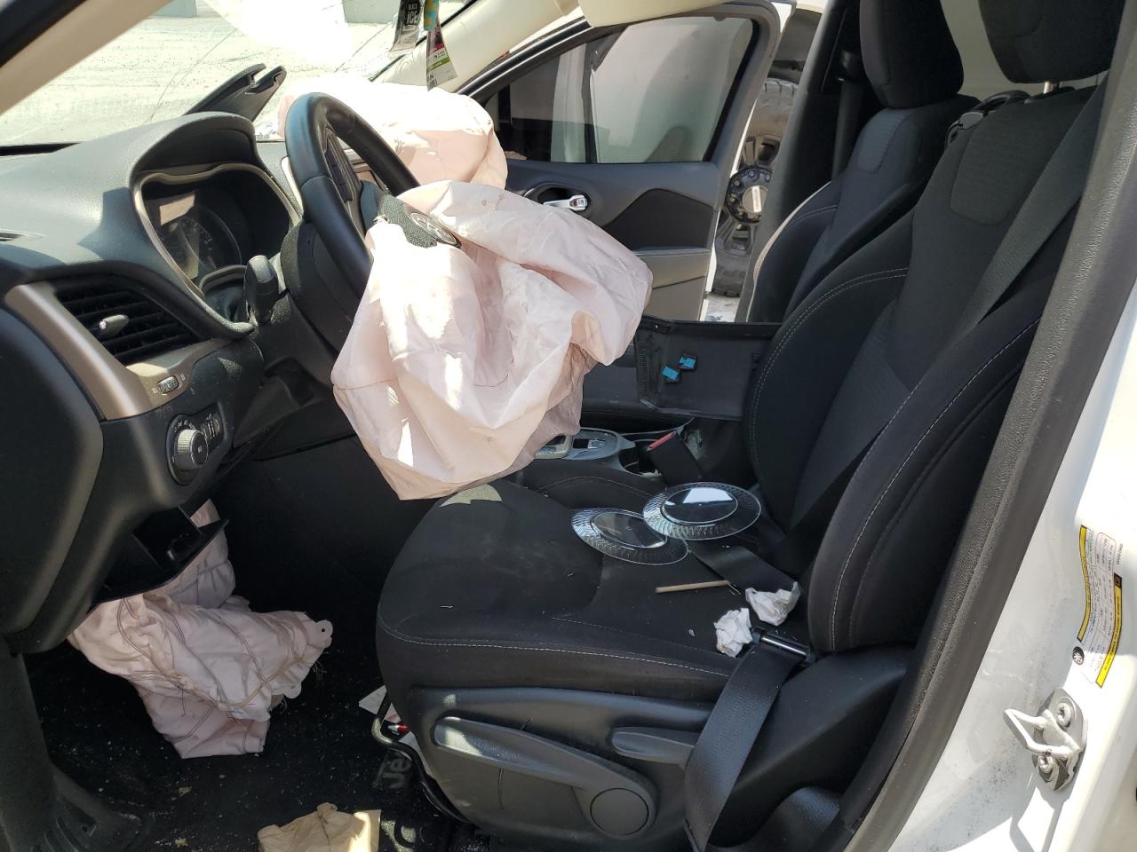 1C4PJMCB9GW341503 2016 Jeep Cherokee Latitude