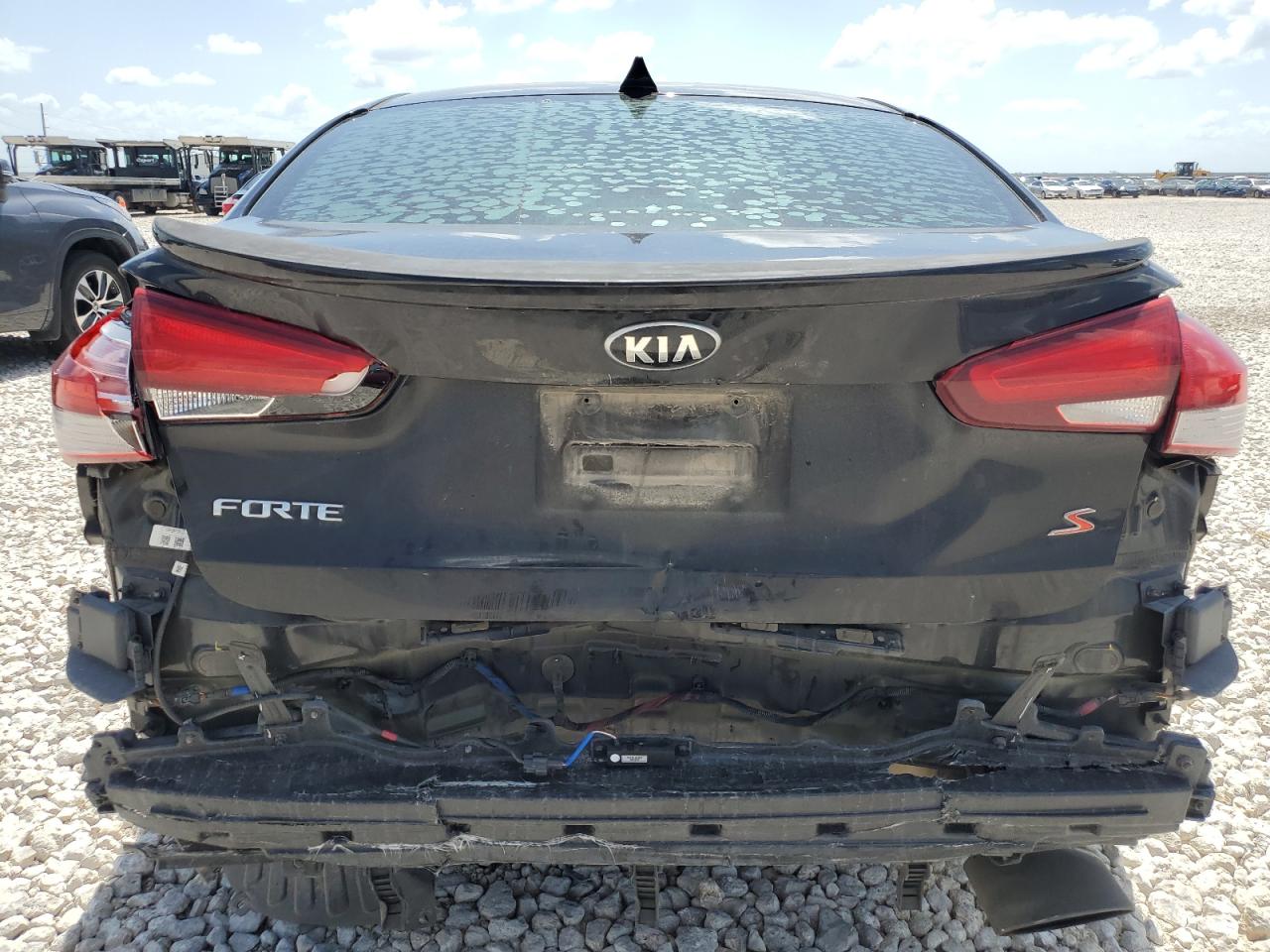 3KPFL4A76HE038422 2017 Kia Forte Lx