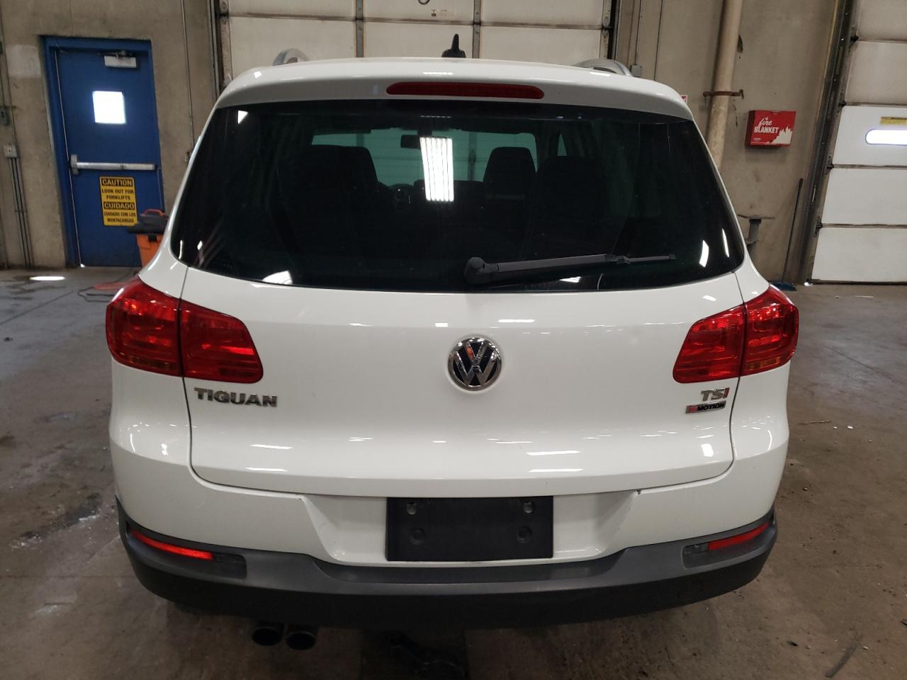 WVGSV7AX5HW500612 2017 Volkswagen Tiguan Wolfsburg