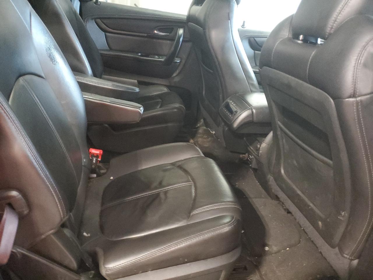 1GNKVHKD1FJ242380 2015 Chevrolet Traverse Lt