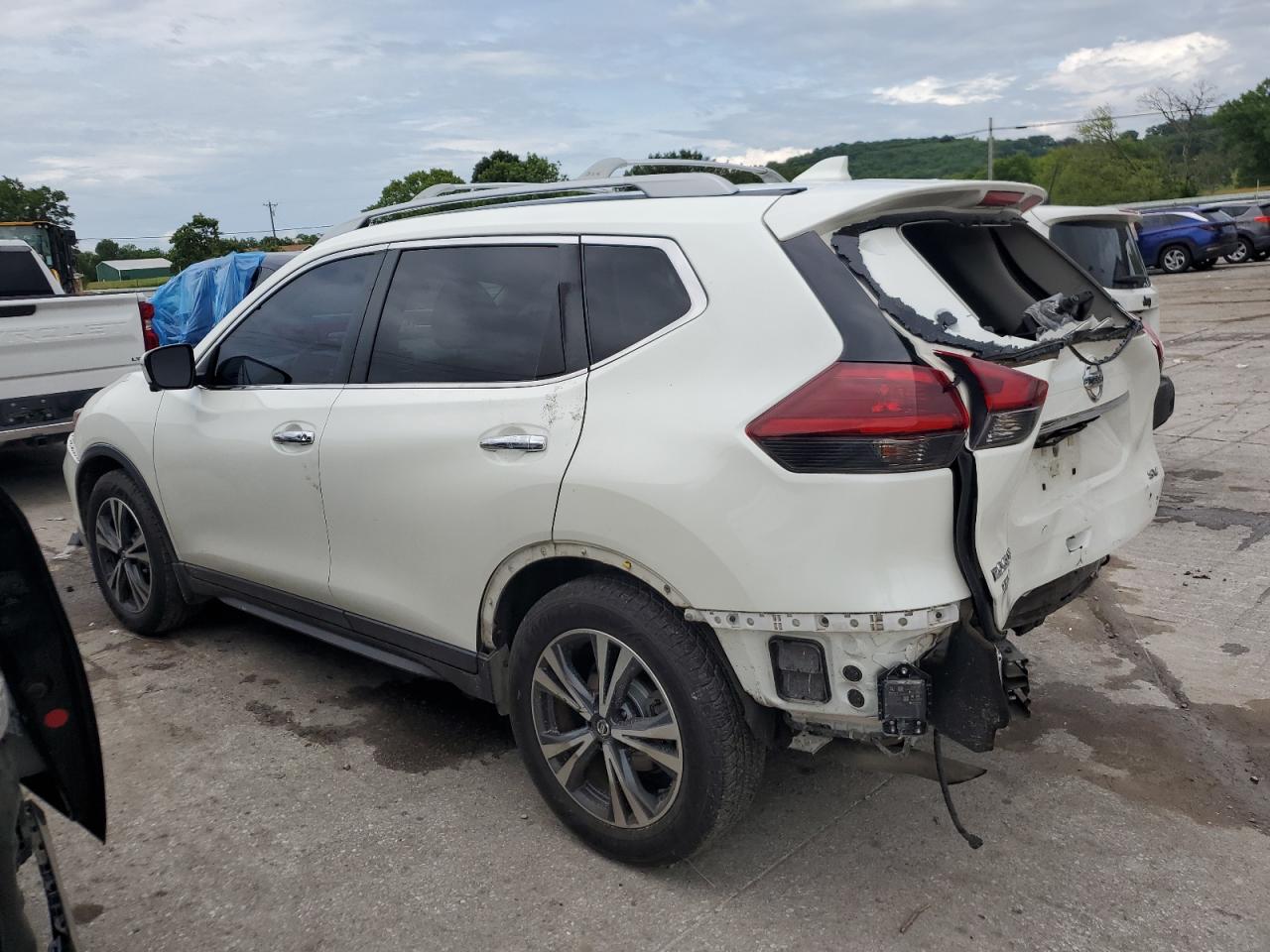 2019 Nissan Rogue S vin: 5N1AT2MT8KC767202