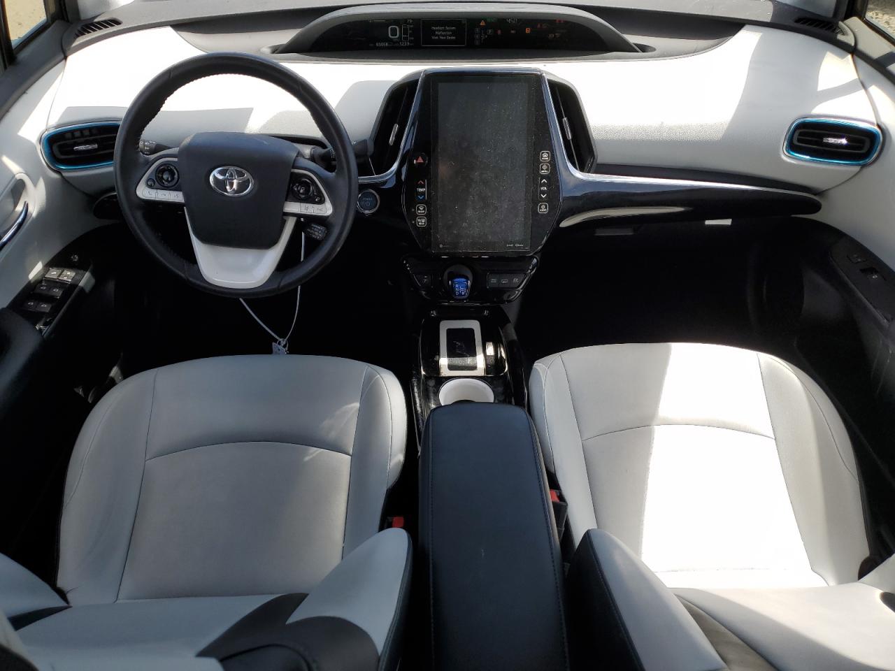 JTDKARFP5H3035688 2017 Toyota Prius Prime