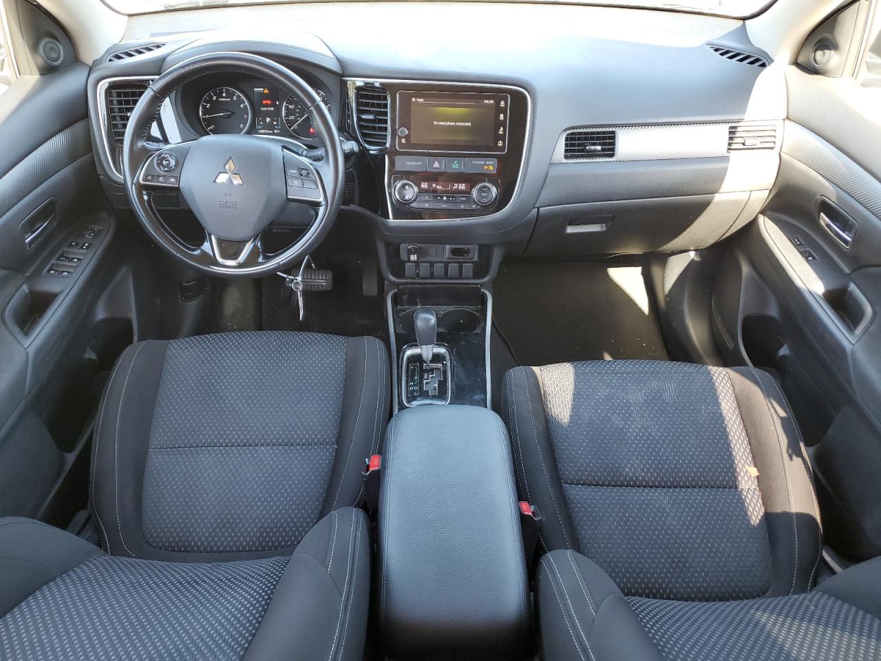 JA4AZ3A39JZ007010 2018 Mitsubishi Outlander Se