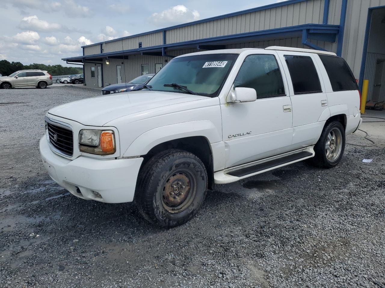 1GYEK63R1YR225851 2000 Cadillac Escalade Luxury