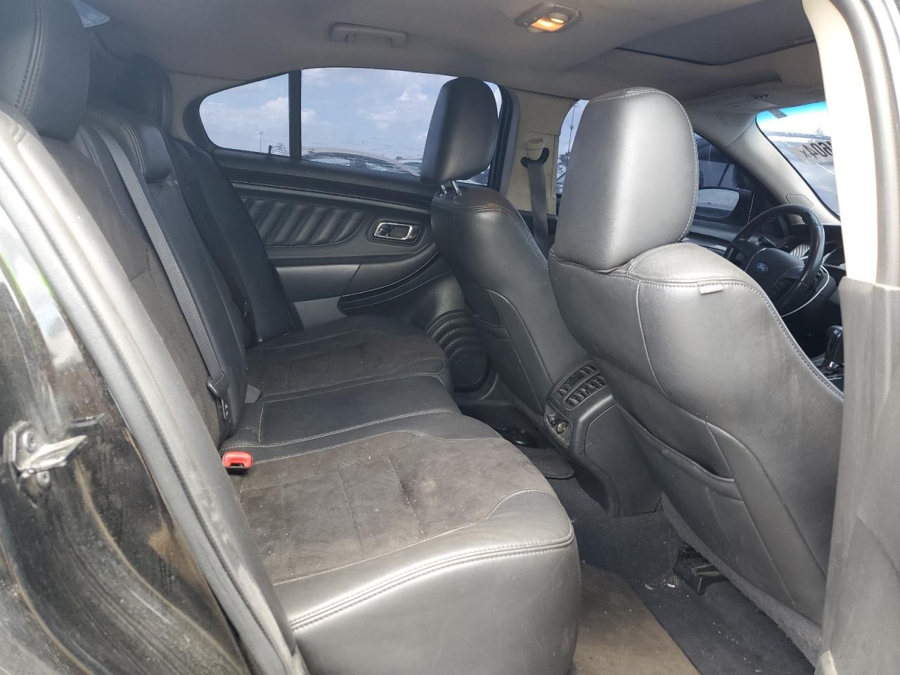 1FAHP2KT4BG135645 2011 Ford Taurus Sho