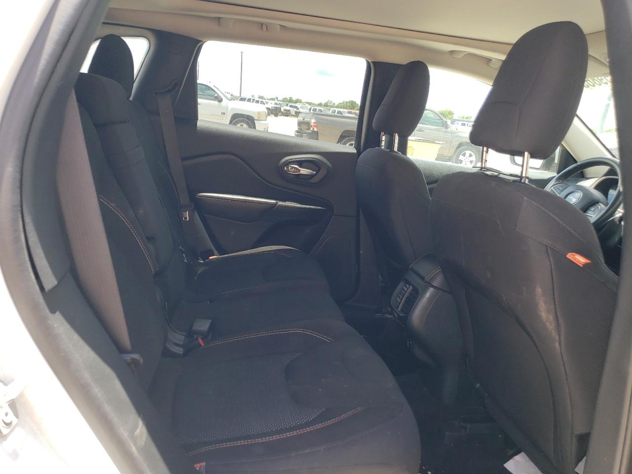 1C4PJLCB8GW302590 2016 Jeep Cherokee Latitude