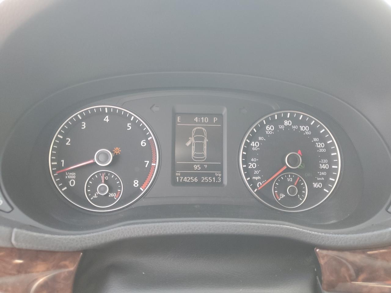 1VWCM7A36DC052317 2013 Volkswagen Passat Sel