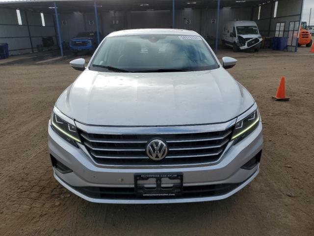  VOLKSWAGEN PASSAT 2021 Серебристый