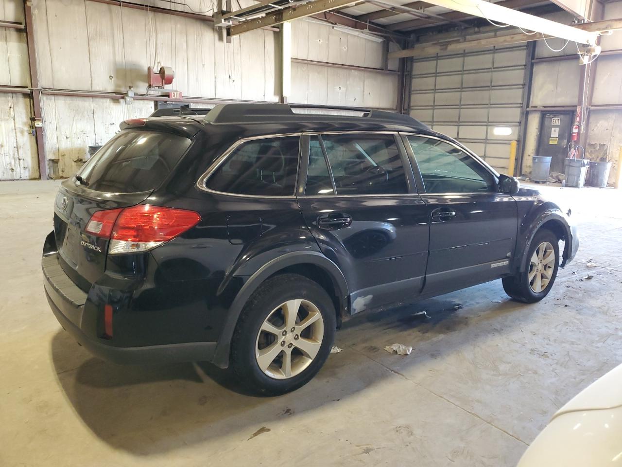 2014 Subaru Outback 2.5I Premium vin: 4S4BRCCC8E3225449