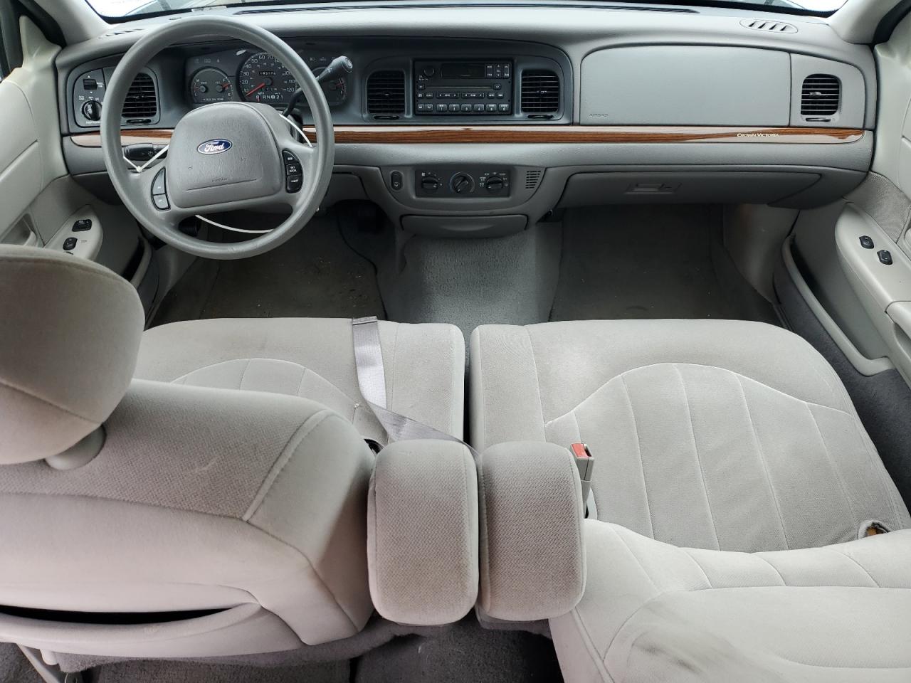 2FAFP73W32X109965 2002 Ford Crown Victoria