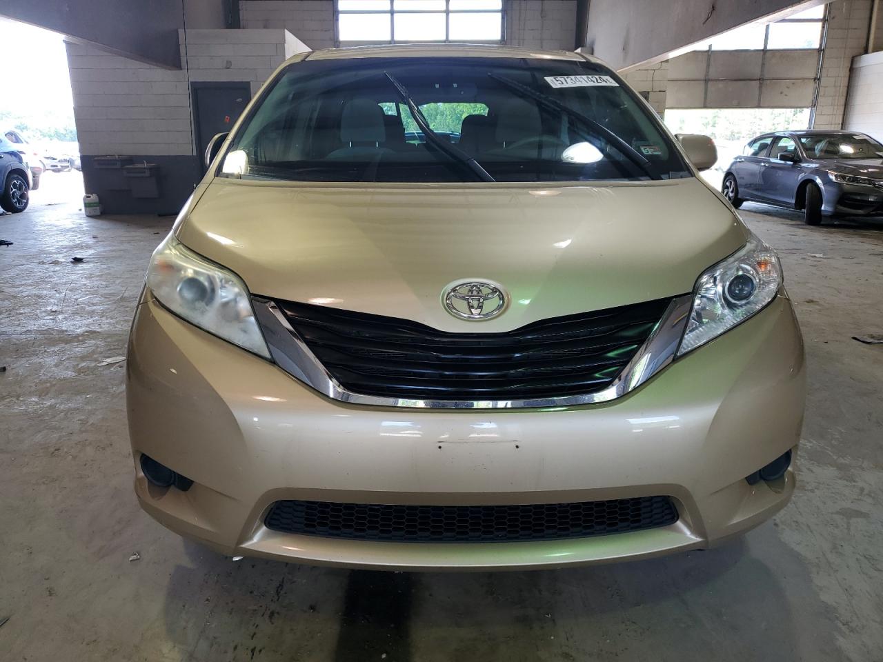 5TDKA3DC6BS007224 2011 Toyota Sienna Base