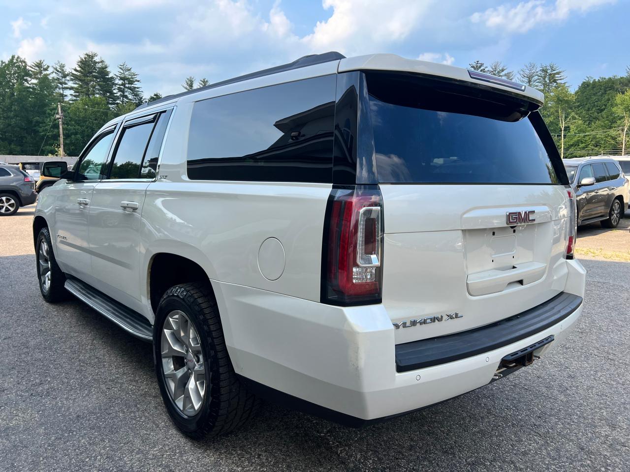 2015 GMC Yukon Xl K1500 Slt vin: 1GKS2HKC8FR284852