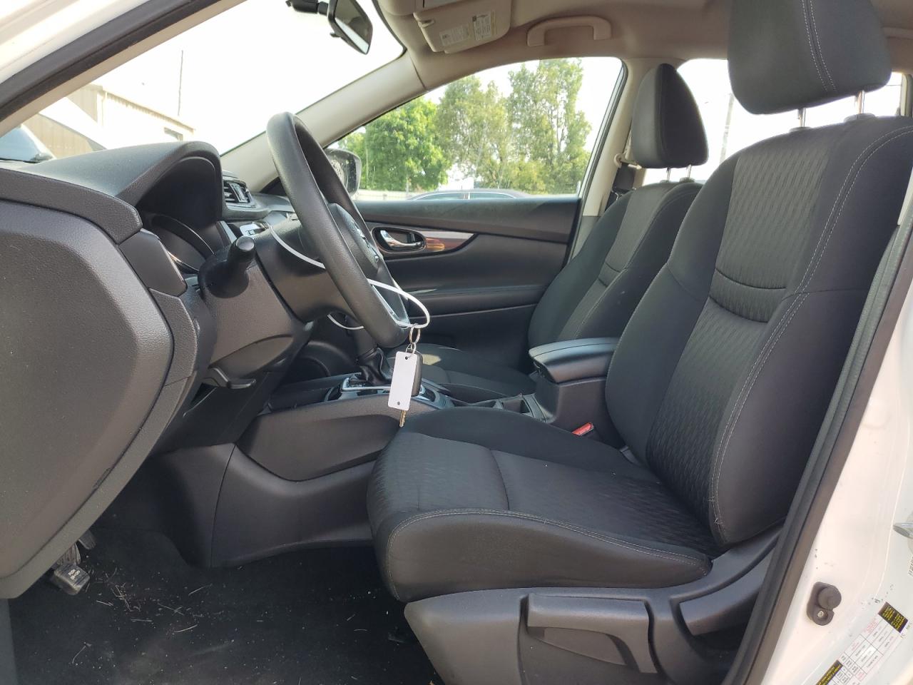 KNMAT2MT8HP560184 NISSAN ROGUE 2017