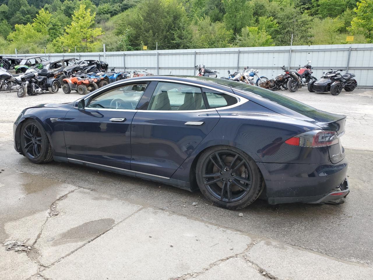 2014 Tesla Model S vin: 5YJSA1H14EFP52611