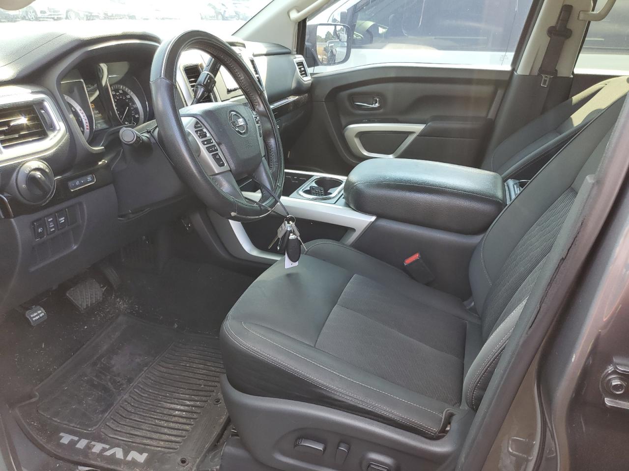 1N6AA1E60HN564019 2017 Nissan Titan Sv