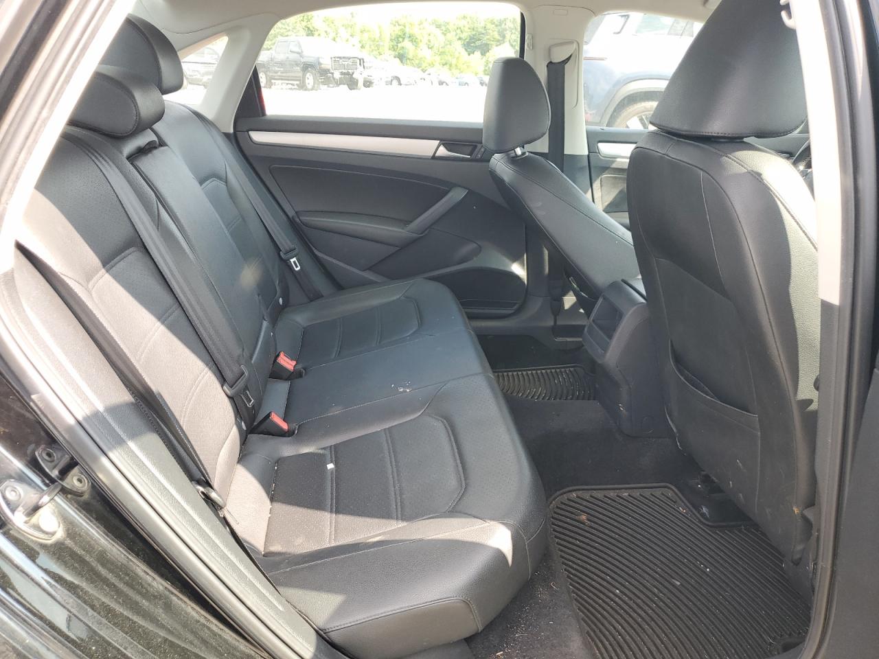 1VWBH7A33CC071180 2012 Volkswagen Passat Se