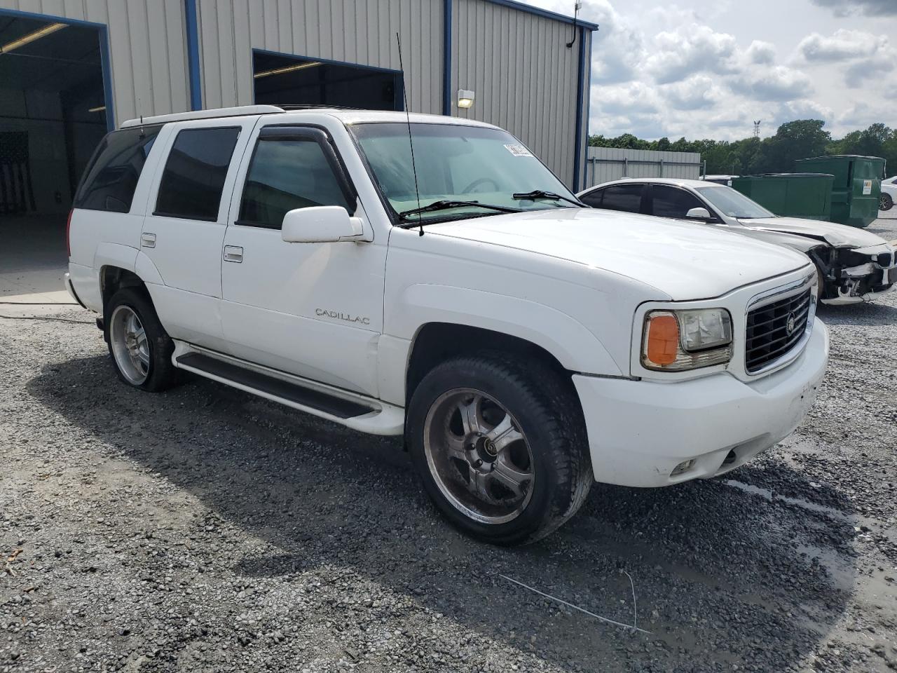 1GYEK63R1YR225851 2000 Cadillac Escalade Luxury