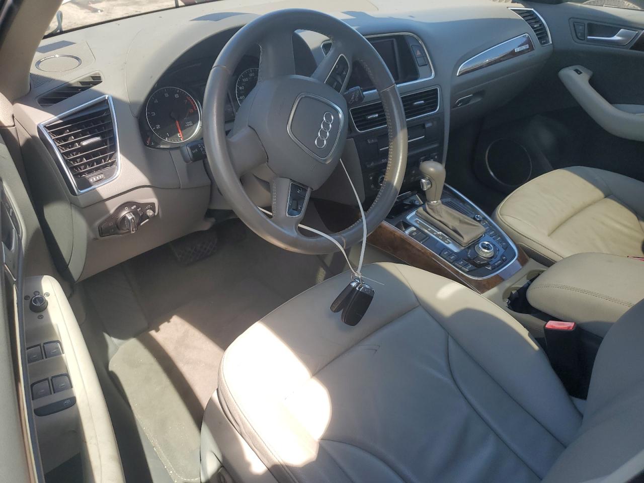 WA1DKAFP2BA019839 2011 Audi Q5 Premium Plus