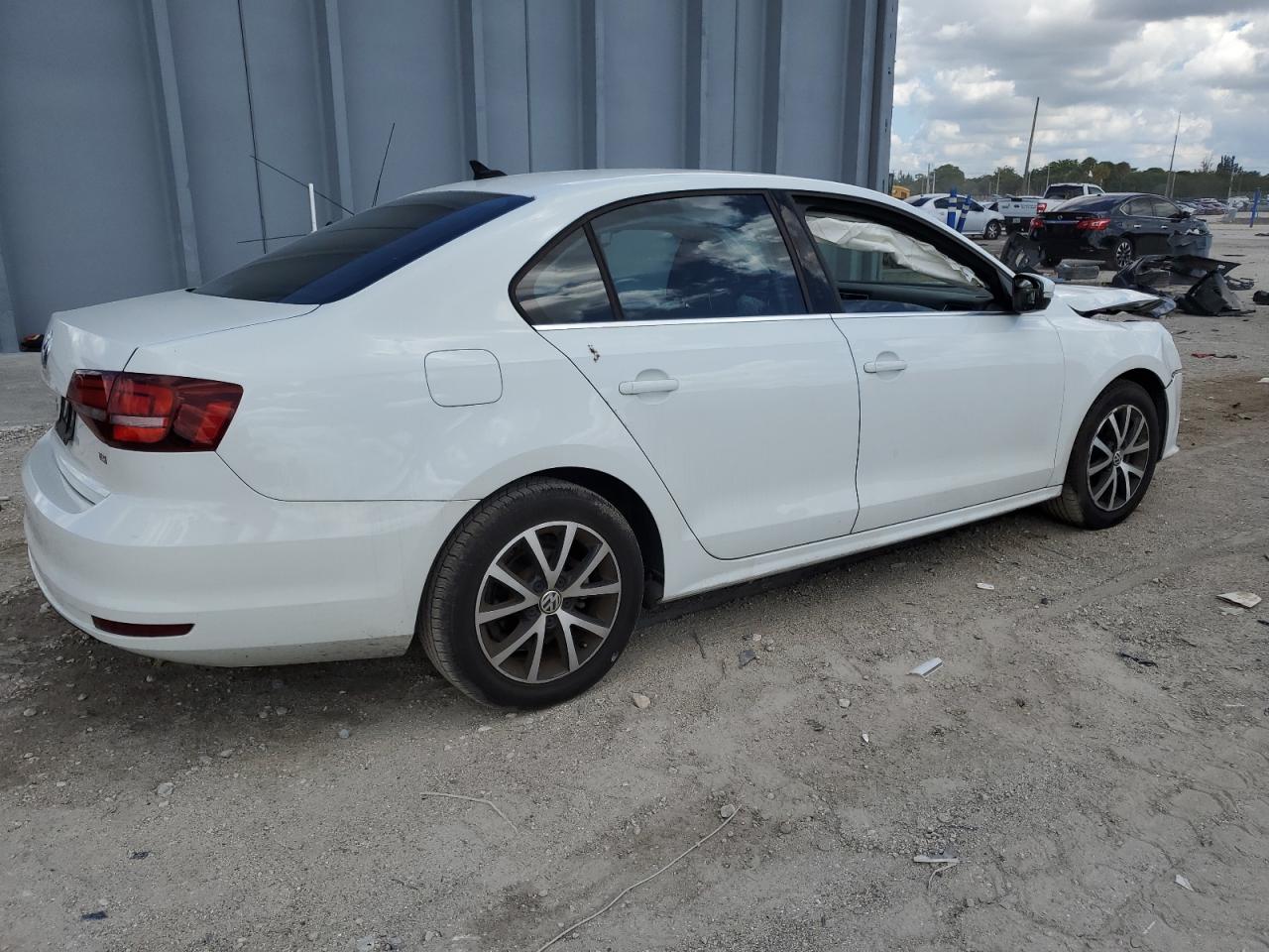 3VWDB7AJ6HM301700 2017 Volkswagen Jetta Se