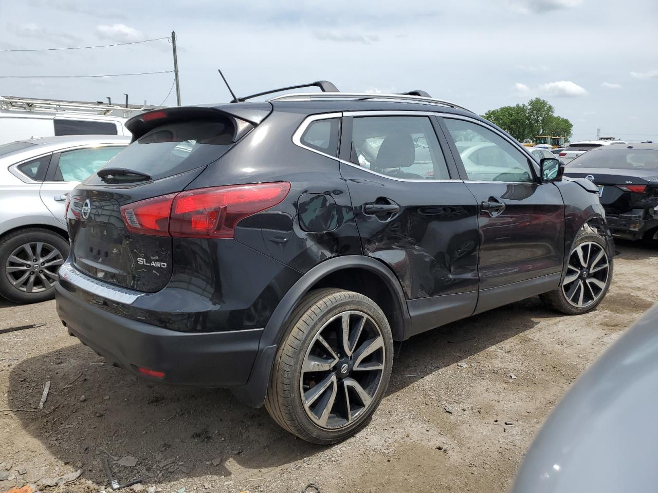JN1BJ1CR4HW135757 NISSAN ROGUE 2017