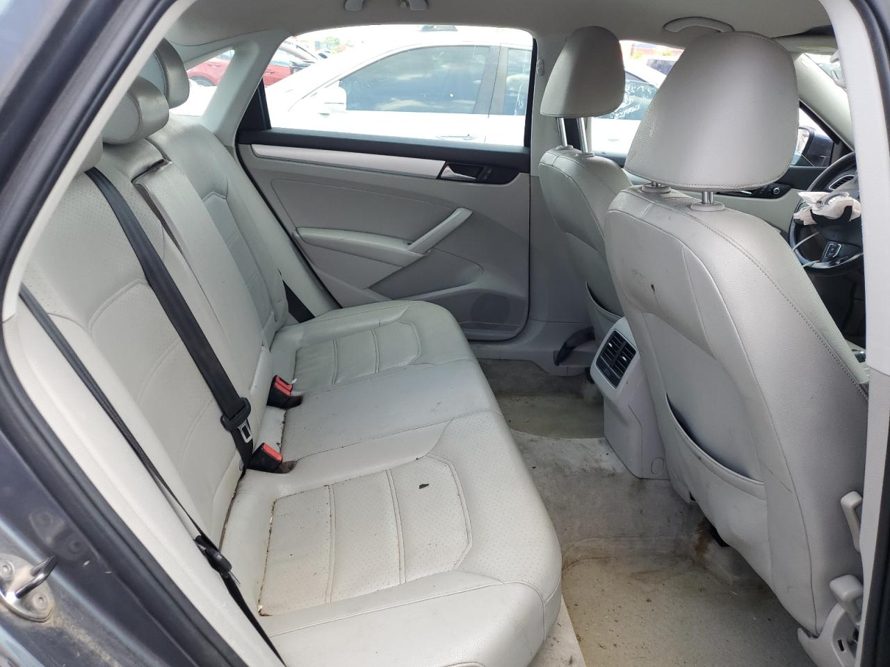 1VWBP7A35DC006447 2013 Volkswagen Passat Se