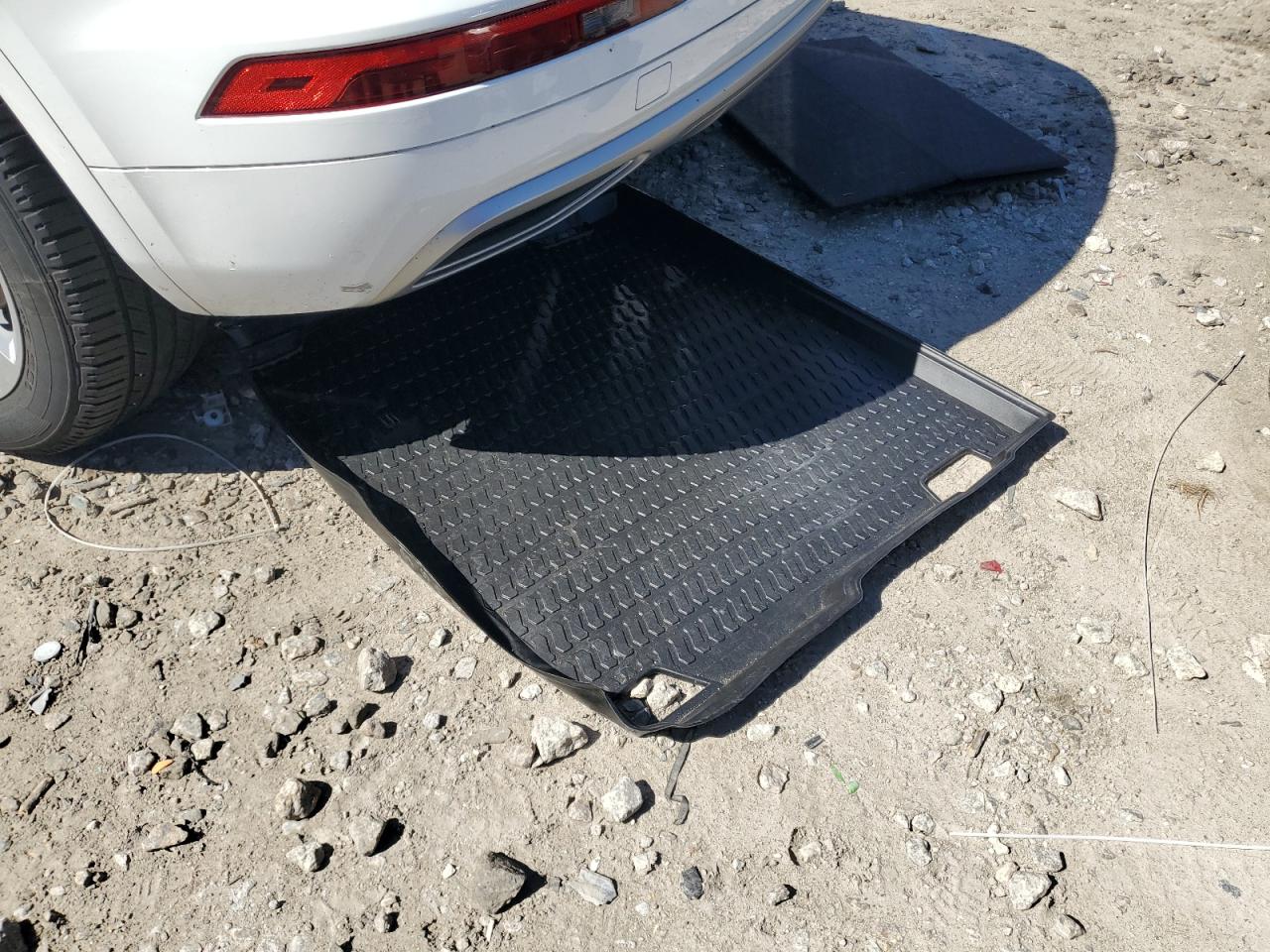 WA1ANAFY2J2052142 2018 Audi Q5 Premium