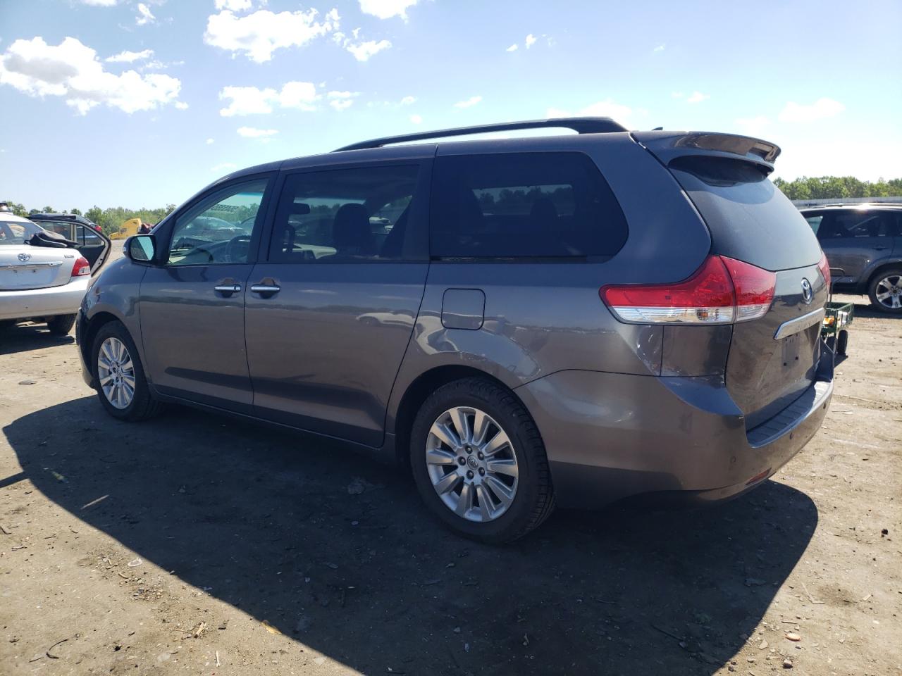 5TDDK3DC1ES093231 2014 Toyota Sienna Xle