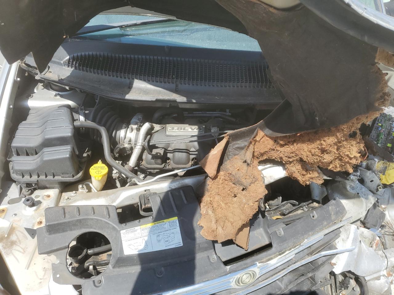 2C8GP64L15R417320 2005 Chrysler Town & Country Limited