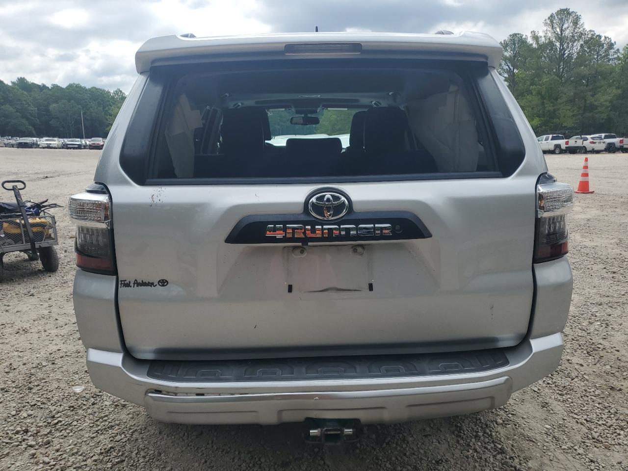 JTEBU5JR8K5713186 2019 Toyota 4Runner Sr5