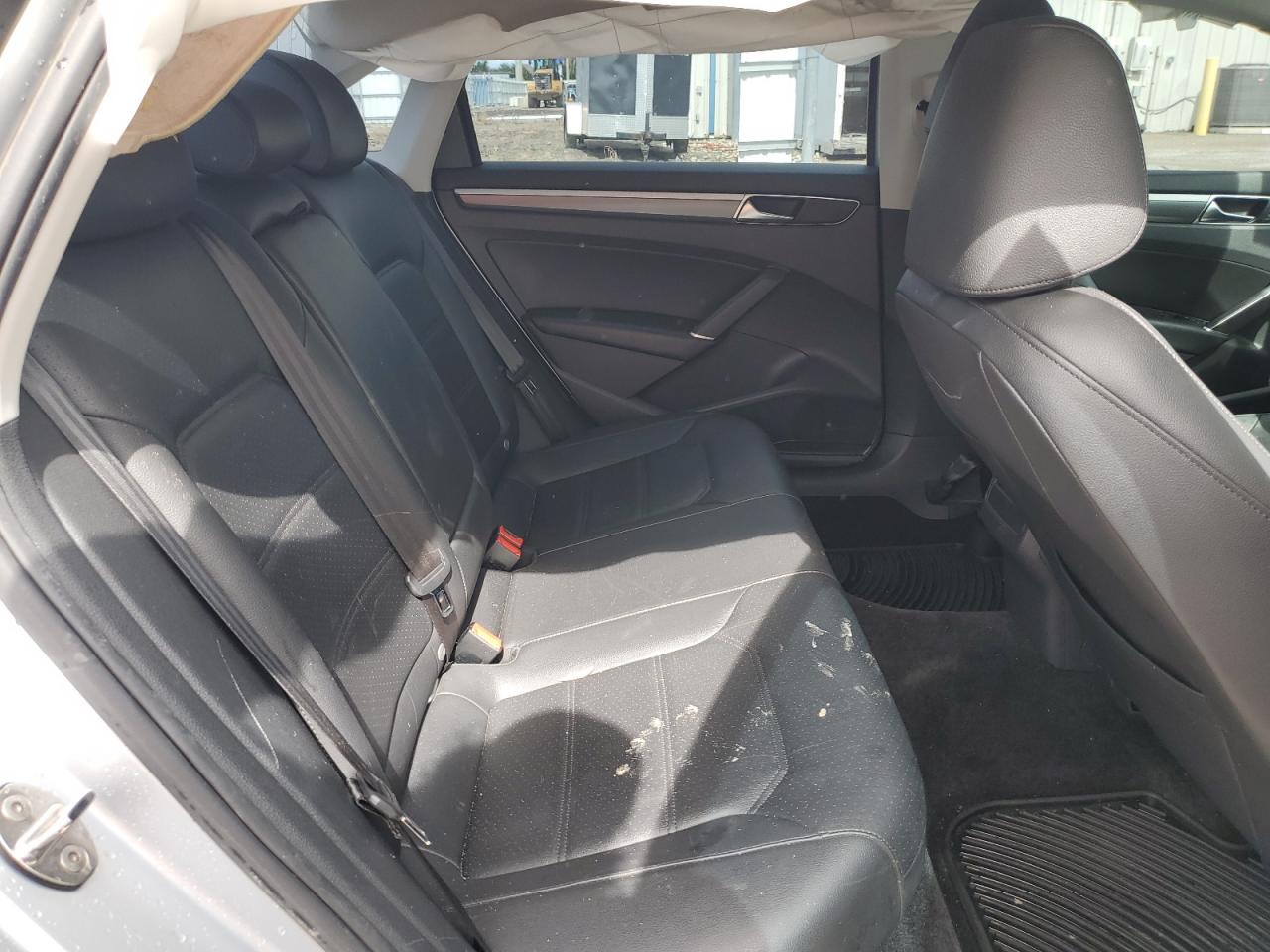 1VWAA7A31JC050373 2018 Volkswagen Passat S