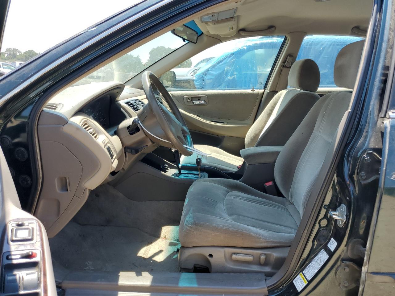 1HGCG1643YA067790 2000 Honda Accord Lx