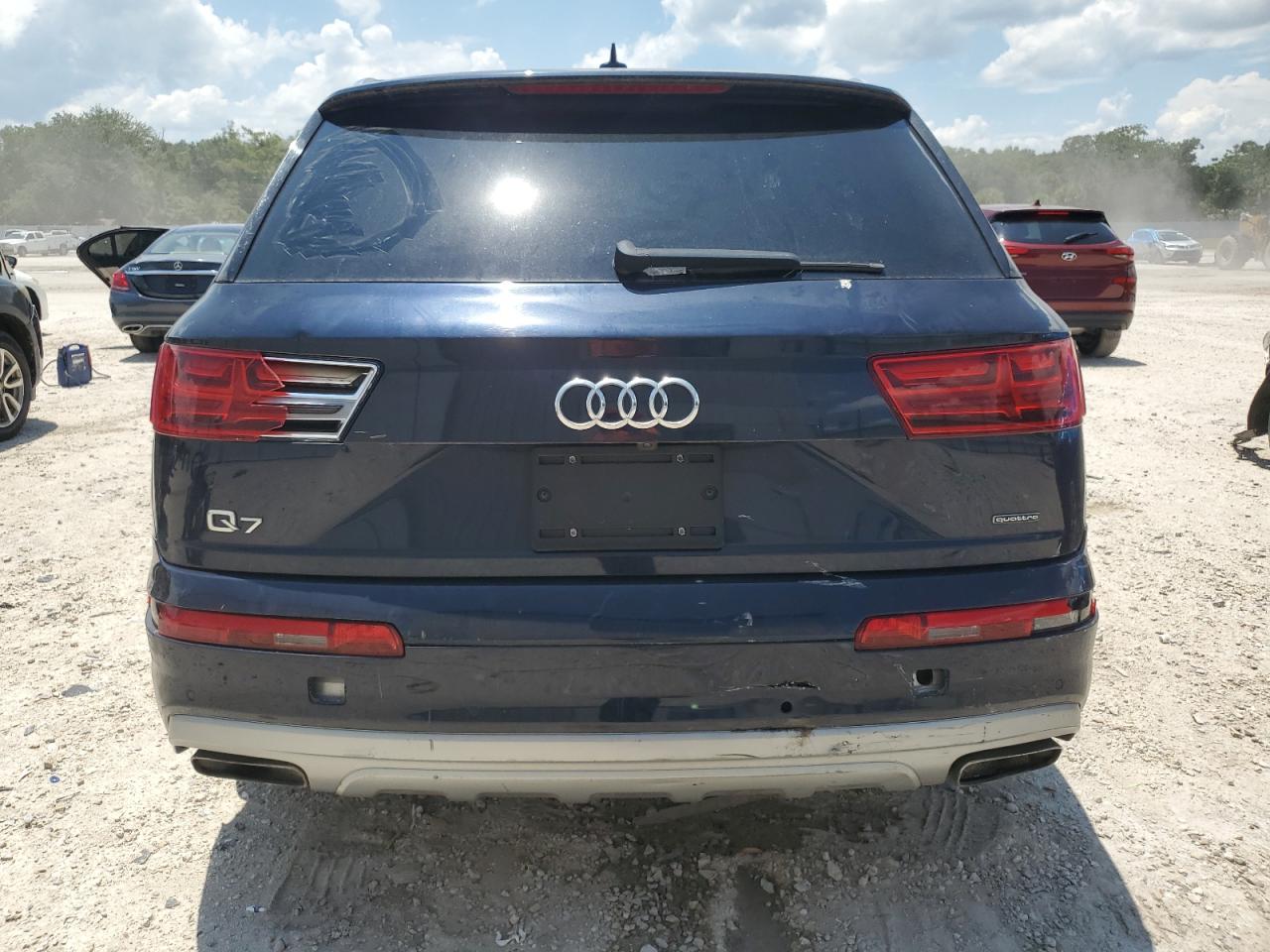 WA1LHAF72JD004328 2018 Audi Q7 Premium Plus