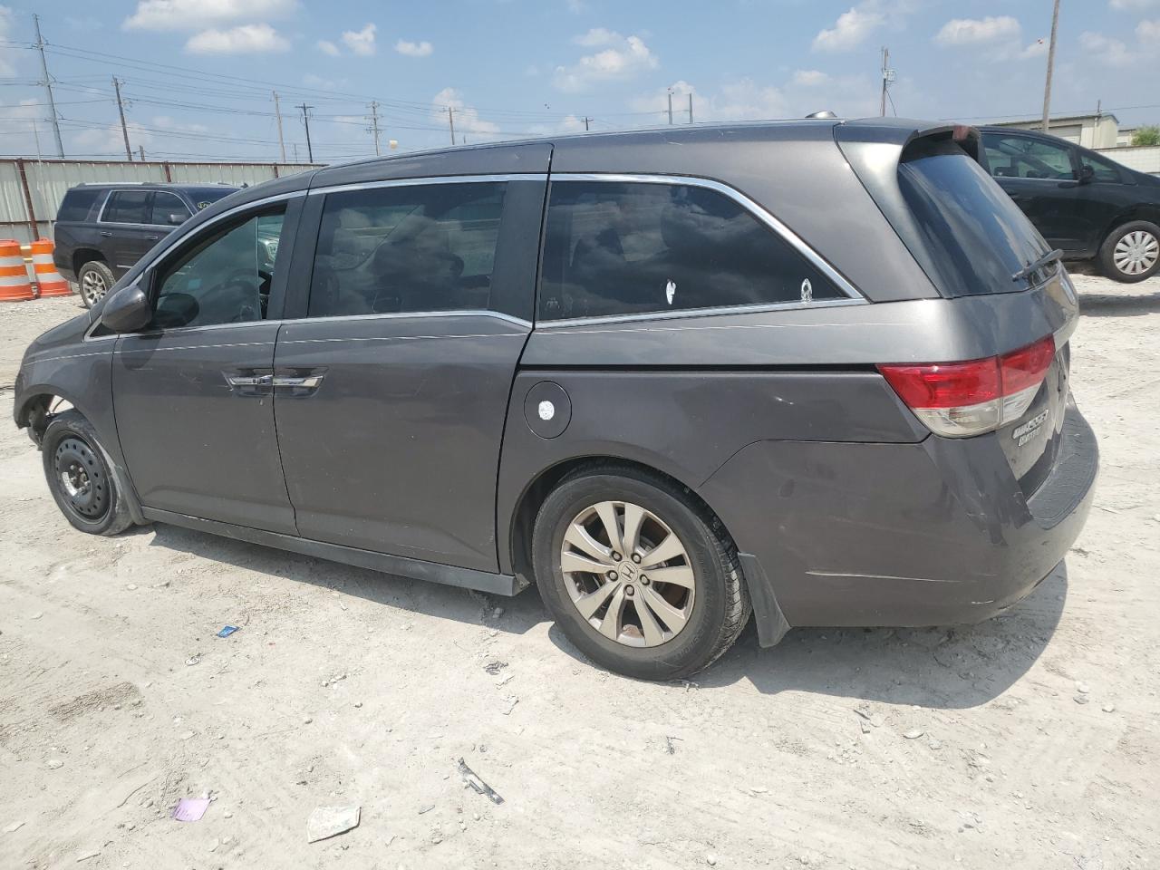 5FNRL5H32GB097823 2016 Honda Odyssey Se