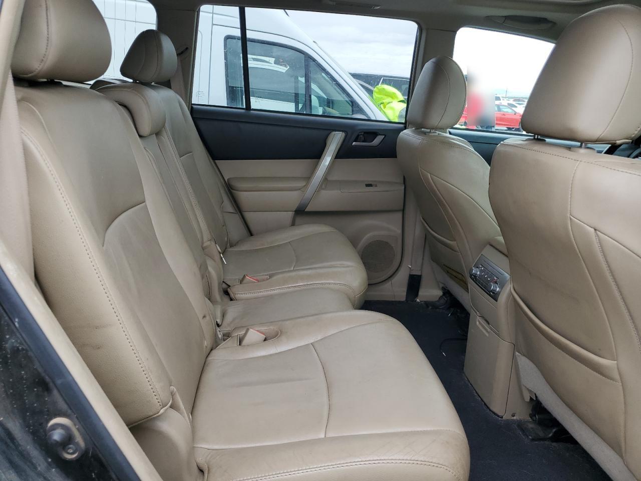 5TDBK3EH0BS068611 2011 Toyota Highlander Base