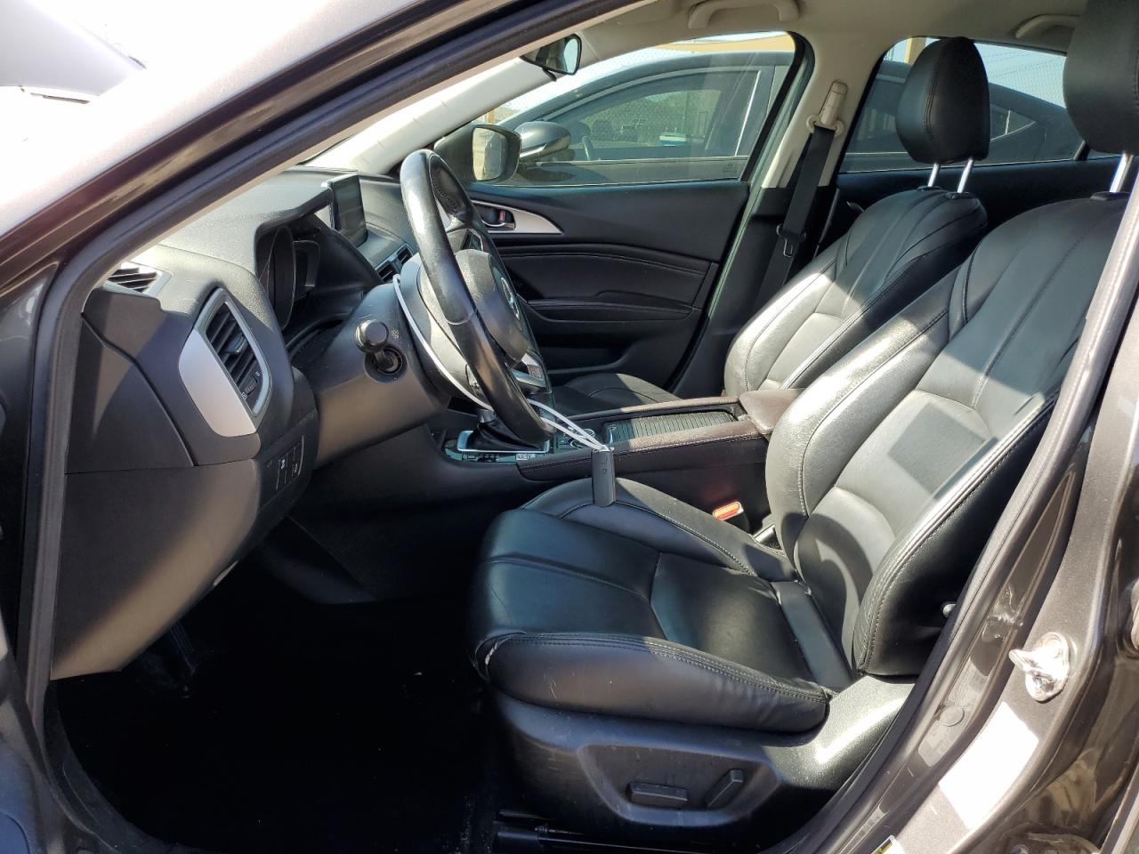 3MZBN1V39JM264431 2018 Mazda 3 Touring