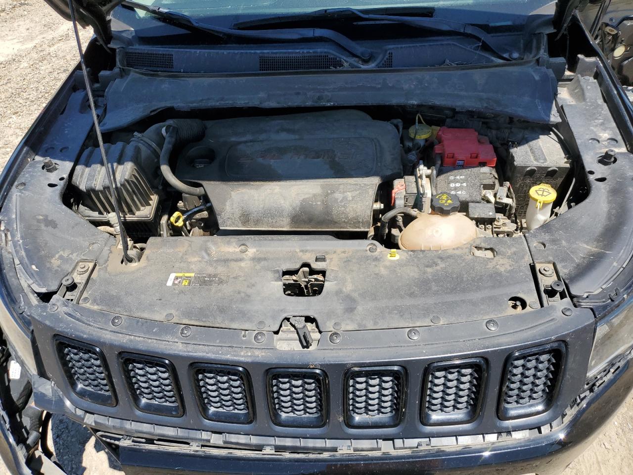 3C4NJCBB8KT612990 2019 Jeep Compass Latitude
